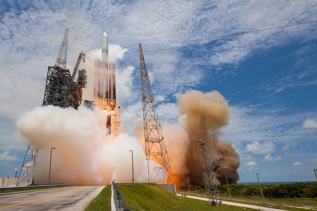 Illustration for article titled These Photos of World's Largest Rocket Launch Are IncredibleÂ